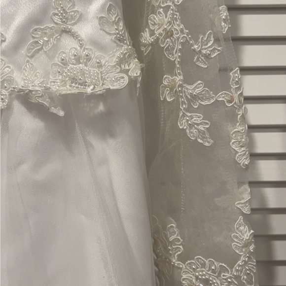 Bridal Originals Wedding Gown Size 20 w/Veil and Undergarments. Never worn. - Picture 13 of 14